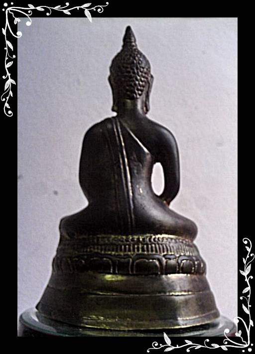 พระบูชาเนื้อทองเหลือง ฐานกว้าง 4.5 นิ้ว สูง 7 นิ้ว ครับ // วัดใจ 100 เดียวเบาๆครับผม