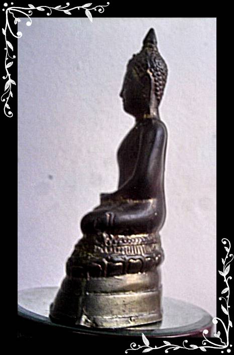 พระบูชาเนื้อทองเหลือง ฐานกว้าง 4.5 นิ้ว สูง 7 นิ้ว ครับ // วัดใจ 100 เดียวเบาๆครับผม