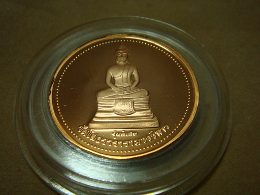 เหรียญทองแดง ขัดเงา รุ่นพิเศษ หลวงพ่อโสธร หลัง พระเจ้าตากสิน  พร้อมกล่อง