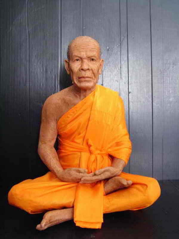@@@@ รูปหล่อเหมือนหลวงพ่อสด 9 นิ้ว เหมือนจริงมากๆๆๆครับ@@