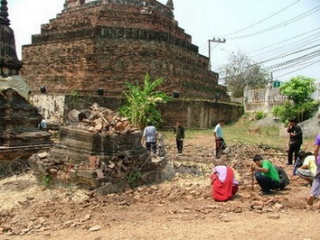 พระนางพญากรุวัดราชบูรณะ จ.พิษณุโลก"แตกกรุมีนาคม ปี2553"เนื้อแดงดำ3