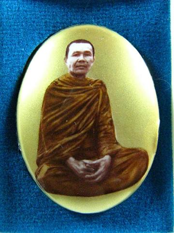 ล็อกเก็ตใหญ่หลวงพ่อบุญ วัดปอแดง เต็มองค์(หน้าหนุ่ม 33) หมายเลข ๗๗