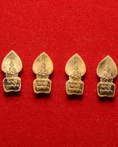 พระปรกใบมะขาม เนื้อทองแดง รุ่น คูณพันล้าน หลวงพ่อคูณ วัดบ้านไร่ 4 องค์ ครับ 4