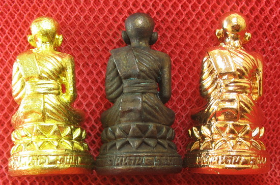 หลวงปู่ทวด พิมพ์บัวรอบ 3 องค์ เนื้อเปียกทอง เนื้อนวะ เนื้อสตางค์เเดง วัดในหาน จ.ภูเก็ต 