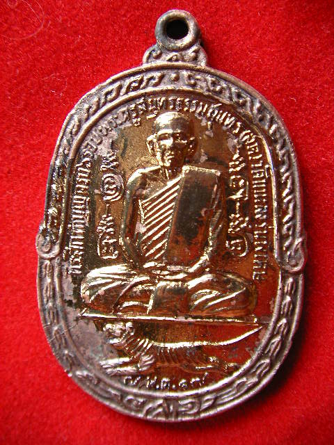 หลวงพ่อสุด วัดกาหลง 2517 บล็อคนิยม กะหลั่ยทอง แท้รับประกันแท้100%สภาพนี้ไม่แพง