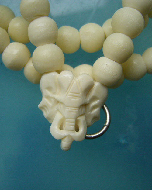 สร้อยกระดูกช้าง1ห่วงแกะเป็นรูปหัวช้าง สำหรับแขวนพระสวยๆ