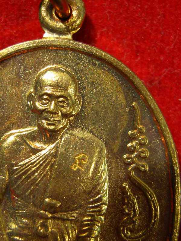 หลวงปู่ทวด พิมพ์กลาง ปี39 เนื้ อนวะ รุ่นสร้างโรงพยาบาลโคกโพธิ์.......กล่องเดิม....สวยๆๆ ครับ