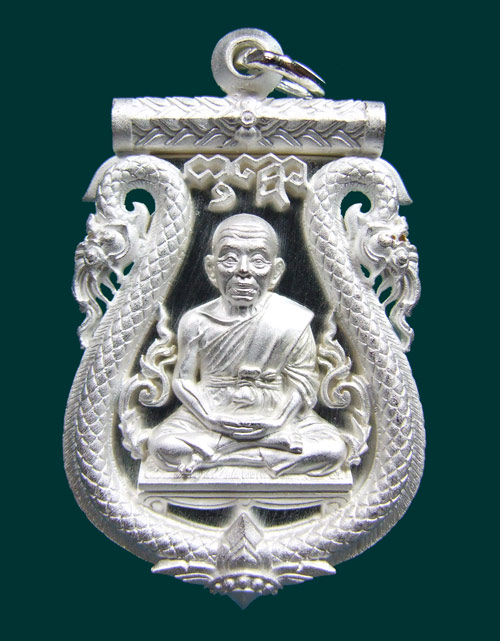 เหรียญเสมาฉลุยกองค์ เลื่อนสมณศักดิ์ เนื้อเงิน ลพ. คูณ วัดใหม่อัมพวัน หมายเลข๙๘o