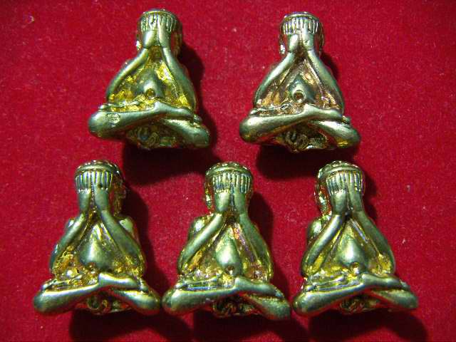 5 องค์ พระปิดตาเนื้อขันลงหิน หลวงพ่อเพี้ยน วัดเกริ่นกฐิน ปี47 ตอกโค้ต กล่องเดิม