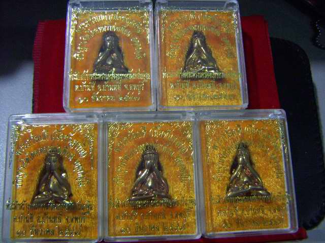 5 องค์ พระปิดตาเนื้อขันลงหิน หลวงพ่อเพี้ยน วัดเกริ่นกฐิน ปี47 ตอกโค้ต กล่องเดิม