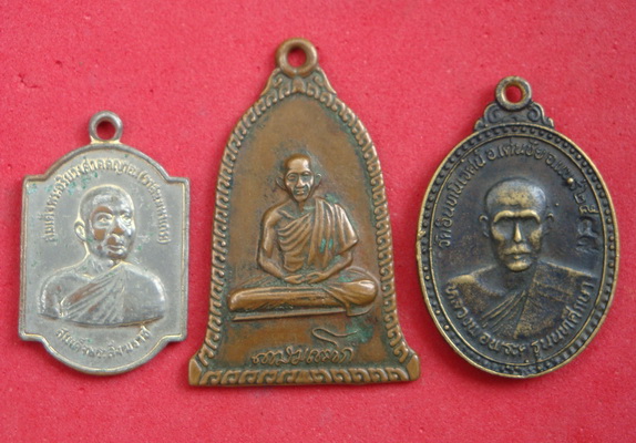 "วัดใจ " 3 องค์ครับ พระเหมามาครับ