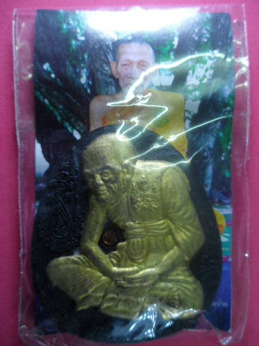 หลวงปู่กาหลง วัดเขาแหลม จ.สระแก้ว พระผงหลวงปู่ทวดหน้ากากทอง ดินกากยายักษ์ รุ่นไตรมาส50 รับประกันตามก