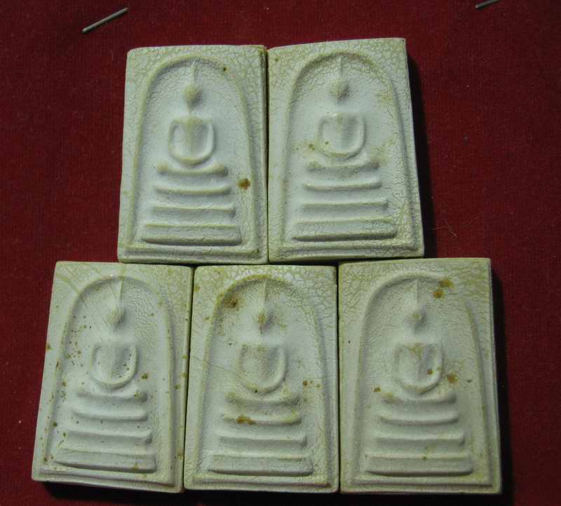 5 องค์ พระสมเด็จ ผสมงาช้างโบ ราณ หลวงปู่คำพันธ์ วัดธาตุมหาช ัย จ.นครพนม ปี 2539 