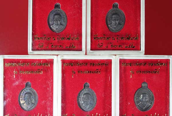 เหรียญเม็ดแตง รุ่นทองฉลองเจดีย์ หลวงปู่ทวด เนื้อทองแดง พ่อท่านทอง วัดสำเภาเชย ปัตตานี 5 เหรียญ 2