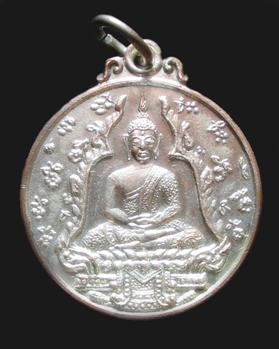 หลวงปู่ฝั้น อาจาโร รุ่น 72 พระแก้วมรกต กระหลั่ยเงิน พ.ศ.2518