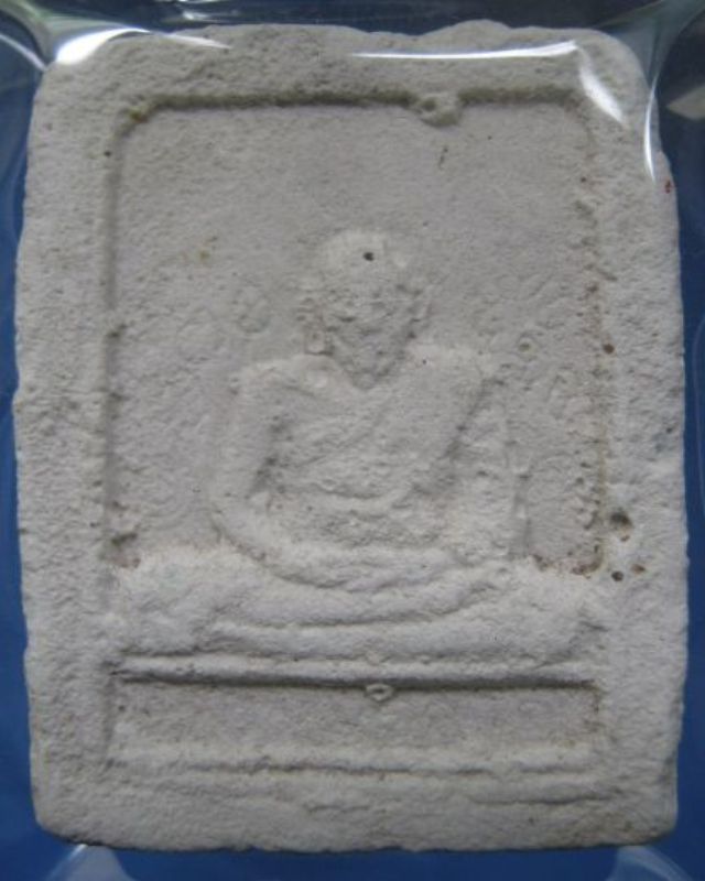 รูปเหมือนหลวงปู่ดู่ ข้างบัว
