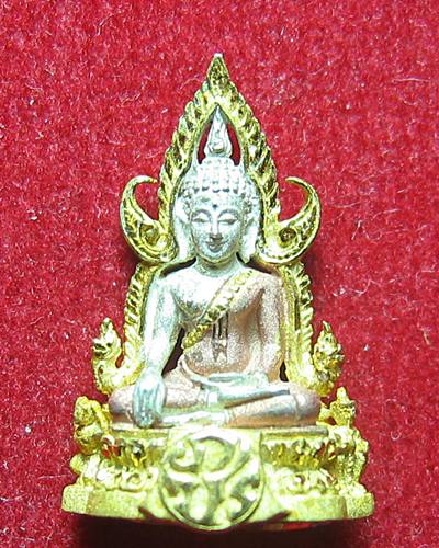พระพุทธชินราช ภปร...เนื้อเงินสามกษัตริย์พิมพ์เล็ก .1/4 นิ้ว