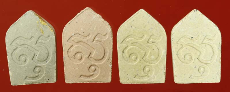 ขุนแผนผงพรายกุมาร พิมพ์เล็ก ลป.ธรรมรังษี 3 เนื้อ รวม 4 องค์ เคาะเดียว