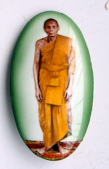 ล็อคเก็ตยืนฉากเขียว หลวงพ่อเพี้ยน วัดเกริ่นกฐิน จ.ลพบุรี มีโค๊ดและรันno.448 รับประกันตามกฎครับ