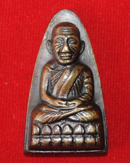 พระหลวงปู่ทวด หลังหนังสือพิมพ์ใหญ่ "ท" ปี2505