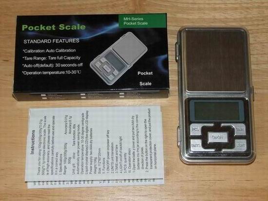 เครื่องชั่ง Digital แบบพกพา ชั่งได้ 500 กรัม ความละเอียดสูง 0.1 กรัม เคาะเดียว 350 บาท