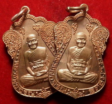 คู่สุดคุ้ม!! เหรียญเสมาใหญ่ หลวงพ่อจรัญ รุ่น"เจริญพร" No.2