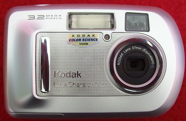 กล้องดิติตอลKodak รุ่นEasy Share cx7300**ความละเอียด3.2megapixels**พร้อมเมมโมรี่1GB