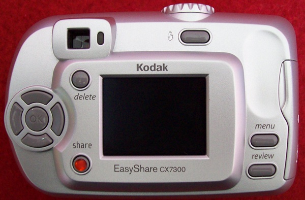 กล้องดิติตอลKodak รุ่นEasy Share cx7300**ความละเอียด3.2megapixels**พร้อมเมมโมรี่1GB