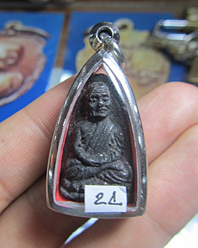 หลวงปู่ทวด เนื้อว่าน ปี 2524 พิมพ์กลาง วัดช้างไห้