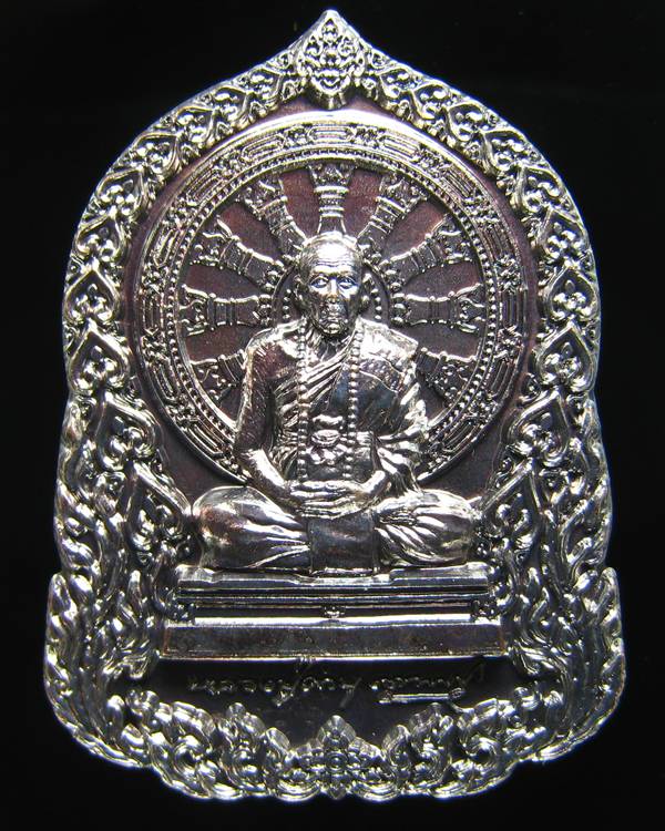 **อยู่ในชุดกรรมการ เหรียญบารมีธรรม หลวงปู่คำบุ เนื้องทองแดงรมดำ หมายเลข 136 เคาะเดียวแดง**