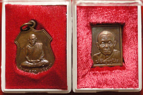 หลวงพ่อคูณ มาเป็น คู่ พร้อมกล่อง รุ่น อนุรักษ์ชาติ เคาะเดียวเเดง ชุด 5