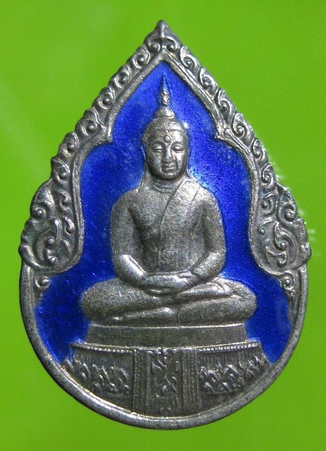 @@@เหรียญเข็มกลัดพระแก้วมรกตเนื้อเงินลงยาปี25(2)@@@