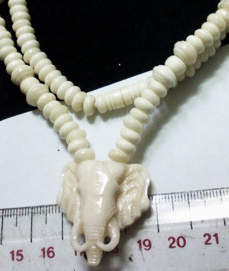 ของราคาถูกมาทางนี้ !!! .....สร้อยกระดูกช้าง (กลางหัวช้าง) ยาว 24 นิ้ว --คัดมาเองกับมือ --