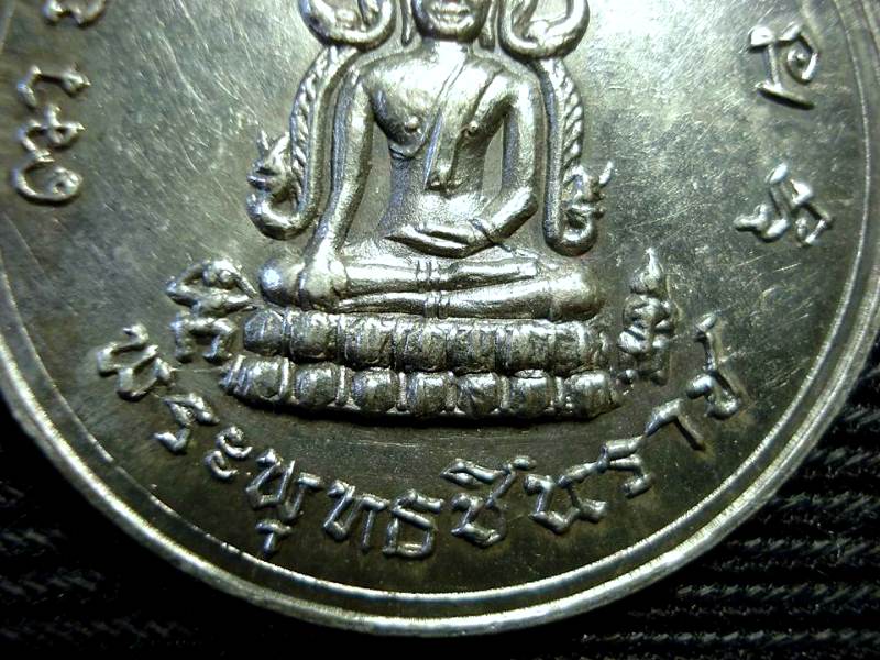 เหรียญพระพุทธชินราช หลังพระนเรศวรฯ พิธีจักรพรรดิ์ ปี 2515 เนื้อนวโลหะแก่เงิน บล็อกนิยม สวยครับผม
