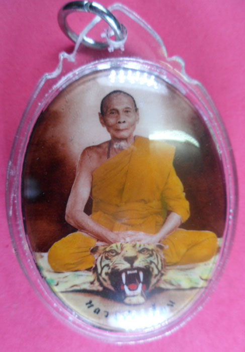 ล็อกเก็ตจัมโบ้ ปี49 หลวงพ่อเพี้ยน วัดเกริ่นกฐิน จ.ลพบุรี ด้านหลังอุดผงฝังพลอย+ตะกรุดทองคำ1ดอก+เกศาหล
