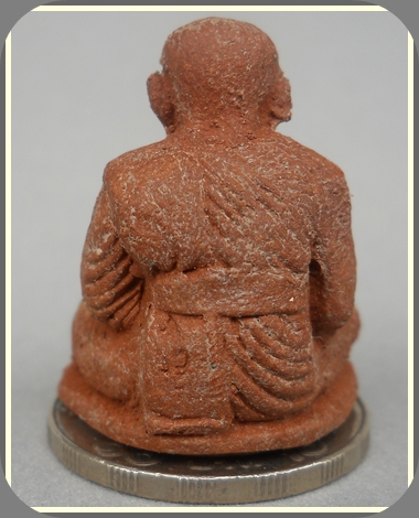หลวงปู่ทวดลอยองค์  เนื้อดินหอมรุ่นแรก ปี2547 วัดห้วยมงคล จ.ประจวบคีรีขันธ์ ปั๊มเลขใต้ฐาน