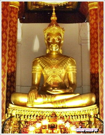 พระผงจักรพรรดิ เม็ดปะคำแร่เสก ๔ เม็ด เพชรหลีก (ข้าวเปลือกรอดเสก)หลวงตาม้าเสก