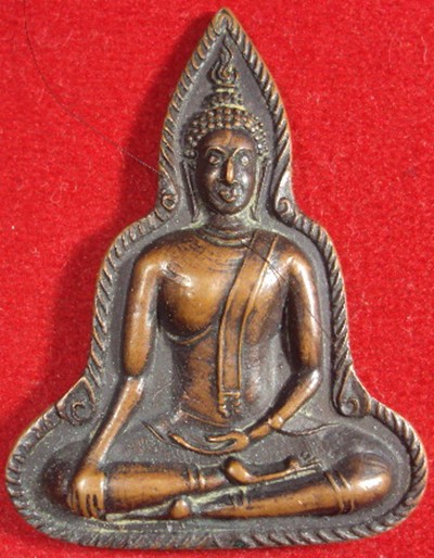 พระพุทธเนื้อทองแดงหลังยันต์นกคุ้ม