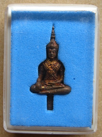 พระยอดธง เนื้อทองแดง หลวงพ่อแผ้ว วัดกำแพงแสน จ นครปฐม พ.ศ.๒๕๔๕