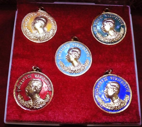 เหรียญจปร.ทรงครุฑ ชุดลงยา 5 สี