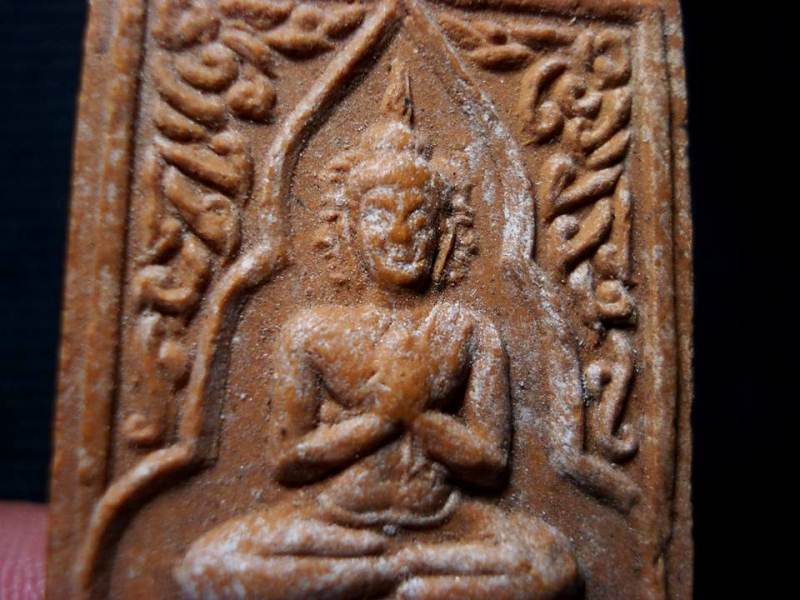 พระมหาเศรษฐีนวโกฏิ(เนื้อแดง) ท่านเจ้าคุณสนิท วัดศีลขันธ์ จ.อ่างทอง ปี29 เนื้อผงเก่า สภาพสวยหายากครับ