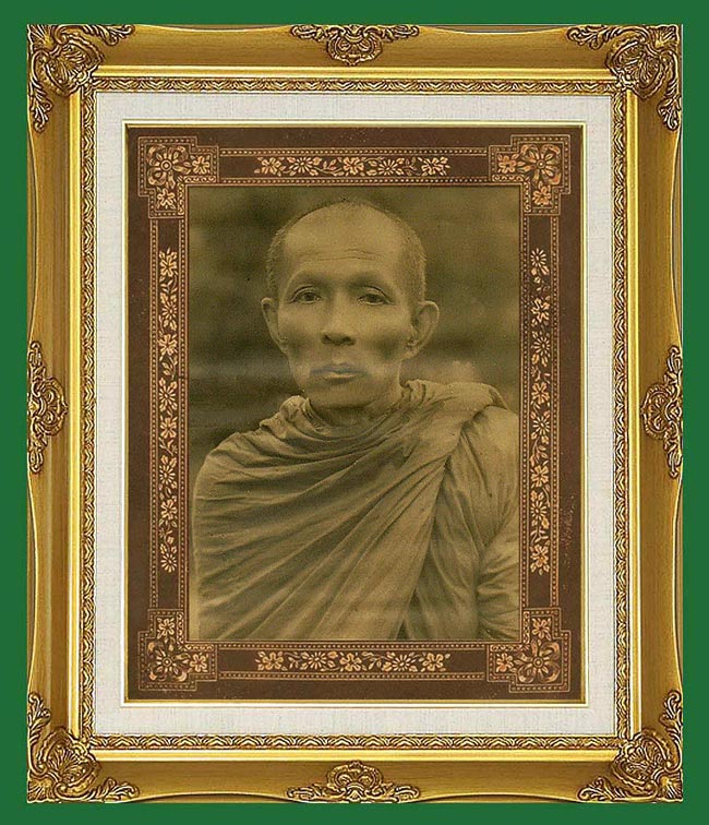พระขุนแผน หลวงปู่เหรียญ วัดหนองบัว กาญจนบุรี ปี 97 พิมพ์ใหญ่ สภาพสวยเดิมๆไม่ผ่านการแม้แต่น้อยครับ