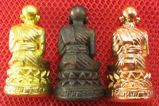 หลวงปู่ทวด พิมพ์บัวรอบ 3 องค์ เนื้อเปียกทอง เนื้อนวะ เนื้อสตางค์เเดง วัดในหาน จ.ภูเก็ต อ.นอง อ.ทอง
