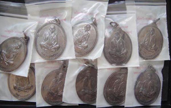 เหรียญไข่ เทพประทานพร เนื้อทองแดง สวยๆ 10 เหรียญซองเดิมๆ---เคาะแรกทุน