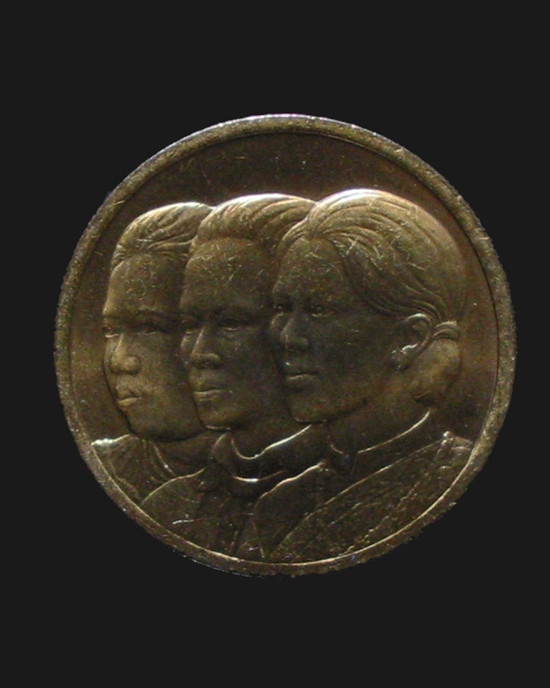 เหรียญ 3 พระราชินีไทย โดยสภากาชาดไทย พ.ศ.2529