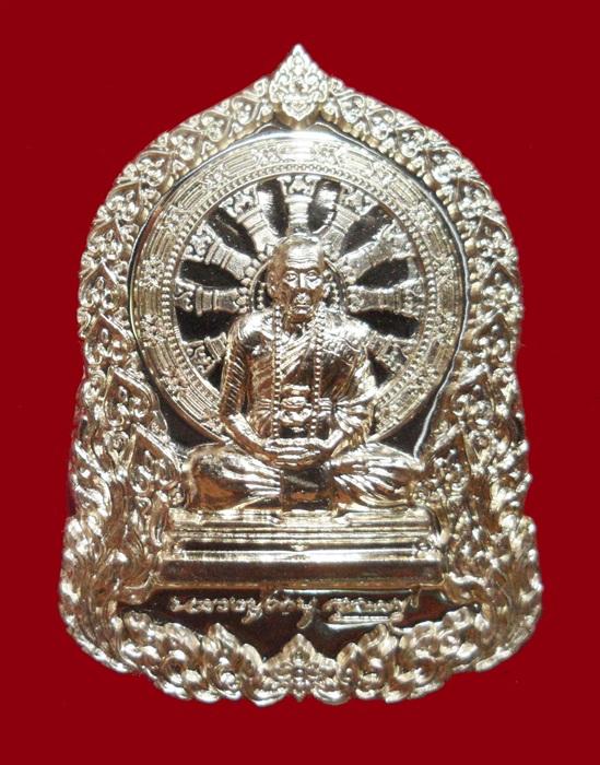 หลวงปู่คำบุ รุ่น บารมีธรรม เนื้ออัลปาก้า หมายเลขสวย 2412 = 9  พร้อมกล่องเดิมครับ