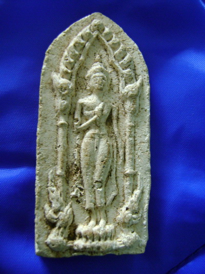 ประทานพร หลวงปู่เหรียญ วัดศรีอุปลาราม (หนองบัว) กาญจนบุรี เข่าอ่อนใหญ่