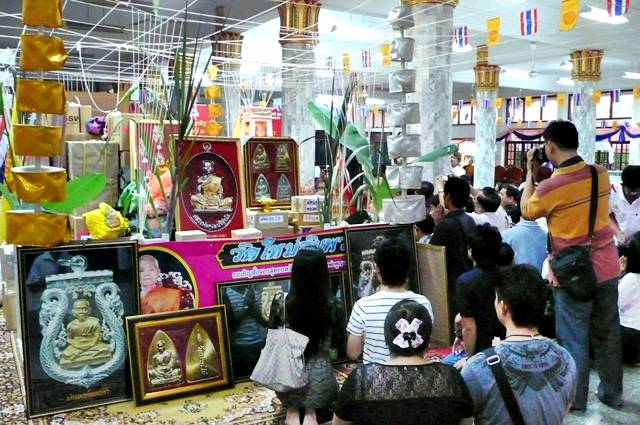 เหรียญหลวงพ่อคุณ เบอร์ 1584 เนื้อทองแดงจีวรเหลือง เสมาฉลุ ยกองค์ เลื่อนสมณศักดิ์ พระเทพวิทยาคม