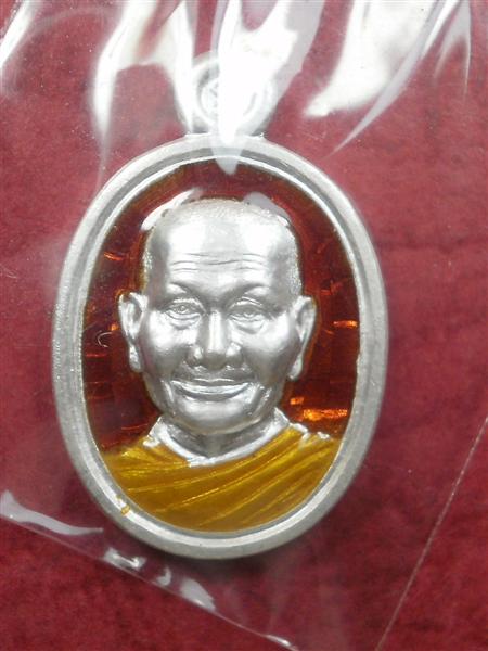 เหรียญโภคทรัพย์เล็ก เม็ดแตง หลวงพ่อจรัญ วัดอัมพวัน เนื้อเงินลงยาสีเเดง เลขสวย 401 สภาพสวยแชมป์ 