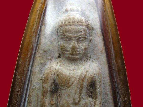 พระเนื้อผงพร้อมเลี่ยมเดิม ไม่ทราบวัด มีตำหนิหน่อยครับ 120 บาทรวมส่ง